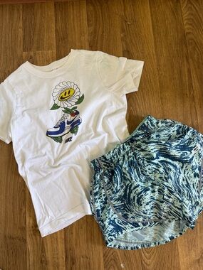 Nike Graphic Tee + Dri-Fit Running Shorts Set Smiley Flower Outfit XS/S